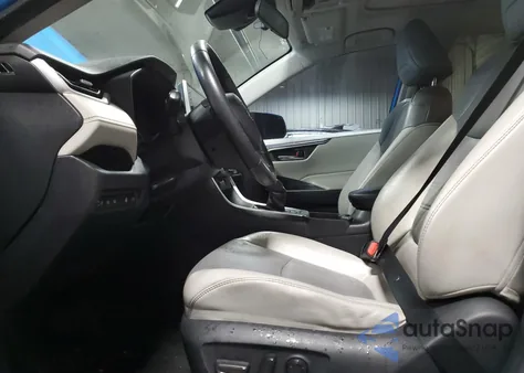 2019 Toyota Rav4 Xle Premium z USA, uszkodzony, nr VIN 2T3A1RFV4KC025668